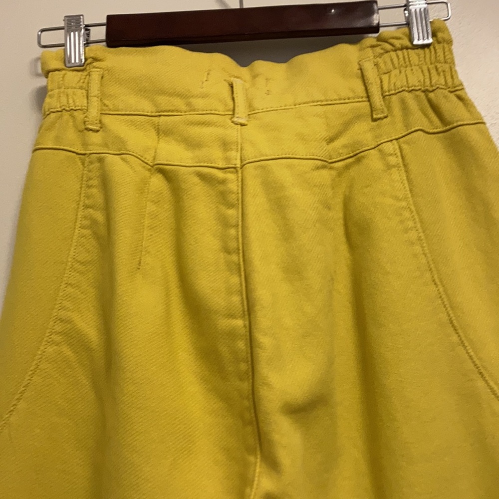 Bright Yellow High-Rise Pleated Women's Pants - Picture 4 of 11